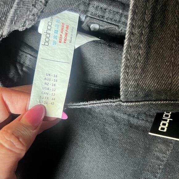 ✨Boohoo Women’s Betty Black Denim Dungaree Skirt Size 12 US Overalls NWT - Picture 5 of 7